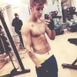 Mantén la esperanza que algún día lo conocerás, estamos juntas/os en esto. Never Say Never mi amor :3 Diviértete mucho. I love you @justinbieber ¿Problem bitch?