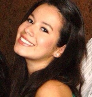 Mi nombre es Diana, soy estudiante de derecho comercial y amo la gastronomía, la música, bailar y a mis mejores amigos. No soy muy habladora pero leo como la q+