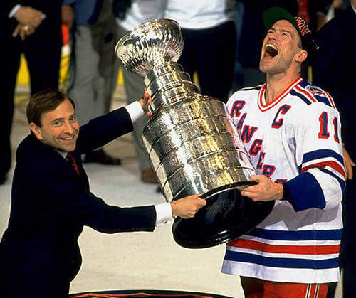 Tweeting what the hockey players think on and off the ice