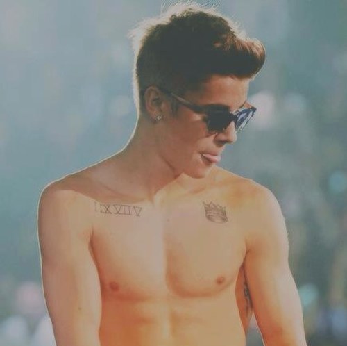 _MichiMalena's profile picture. Andrea Moon Lloyd, follow back? Follow me and i follow you:)