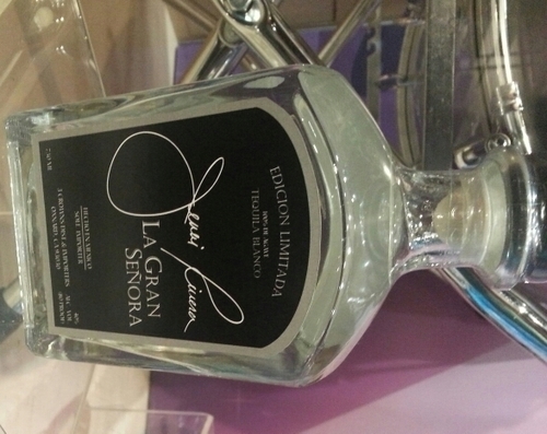 Las Tequileras establecidas 2003! tequileras@gmail.com Los Tequileros establecidos 2004! tequilerosdejenni@gmail.com OFFICIAL Jenni Rivera fan clubs!