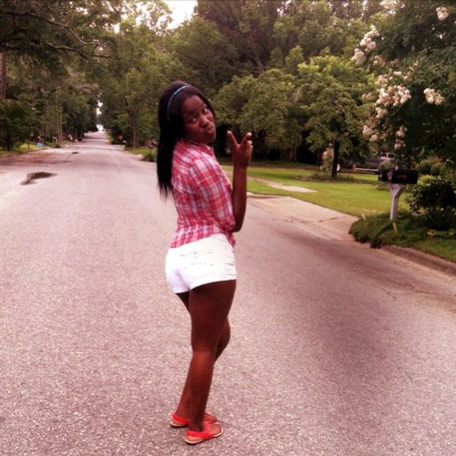 Follow, I Follow Back ;) ! Follow My Halfbreed @JuiceGirl2012 ...My Bestie @DanaaM97 .....