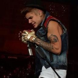i love @justinbieber and @jccaylen :)   #stayincloudy belieber is a promise. I SAW JUSTIN 4/26/2013. that was the best day of my life. thank you justin.