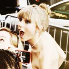 ♡ She's the queen of world. Have a cat named Meredith. Have yellow hair. Have pretty blue eyes. She's Taylor Swift of course!♡