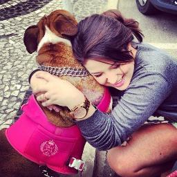 Só não me chame de fraco. Você não sabe quantas vezes decidi não chorar, e tive que sair por aí com um sorriso que não era meu.