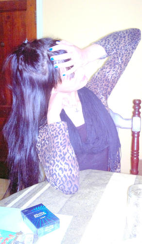 HOLA SIGO QUIEN ME SIGE BESOS
