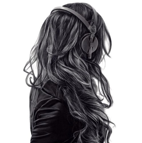 I am The Red Sparrow. I'm 19 and I play by my own rules. And when I play, I play rough... (RP)