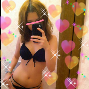 22歳♡学生  Twitter始めたよｯ♡ こう見えてM女♡歳上好きぃ♡ダンディなﾁｮｲ悪オヤジ呑みにつれてってぇ(๑´`๑)♡リアルあり( ˘ ³˘)♥よろしくぅ ♬*ﾟ　