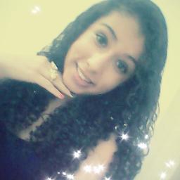 Eu sou perfeitα, mαs tem inúmeros defeitos. Eu fαlo αlto, grito, do gαrgαlhαdαs, mas se fαço de tímidα. Sou sαntα, mαs sei provocαr