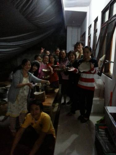 Berusaha belajar berpikir possitive dan menghadapi semuanya dengan senyuman :)