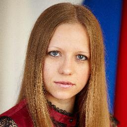 Работник в сфере молодежной политики, молодая мать, позитивно настроенная девушка