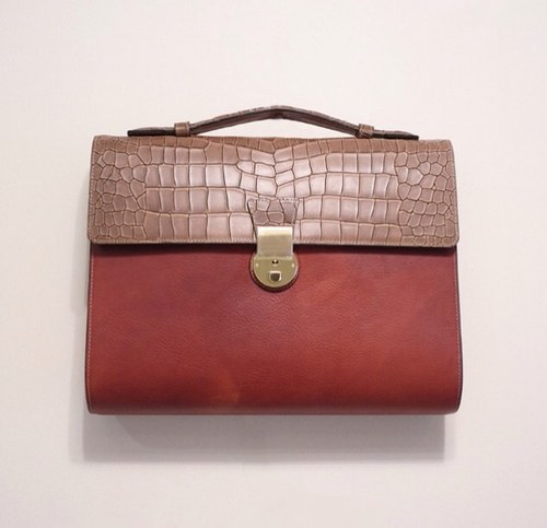 정직한 명품가방을 만드는 그리핀 : 아이패드가방,카메라가방,플룻가방 [GRIFFIN]: HONESTY makes marque. HIGH QUALITY HAndmade LEATHER BAGS for FLUTE, IPAD, CAMERA,PAINTINGS or Blueprints.