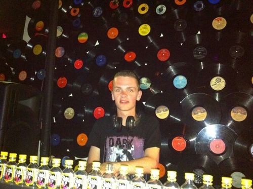 Soundcloud : http://t.co/br028gTlsH
Facebook : https://t.co/iWcYaKkfox                                    E-mail : Djperados@hotmail.com