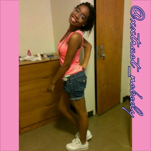 friends?? i dont need them..just chilling with my few and doing me #knowthat ....follow my wonderful r.o.d @iMake_YouDezzy :*