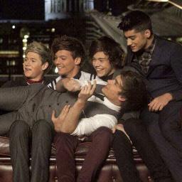 Un tal 23 de Julio de 2010 cinco idiotas canviaron nuestras vidas. #ONEDIRECTION #LOUIS #ZAYN #LIAM #NIALL #HARRY      FOLLOW BACK
