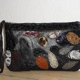 soy diseñadora creo mis propias tendencias en mi blog encontraras una moda de una mujer de hoy.