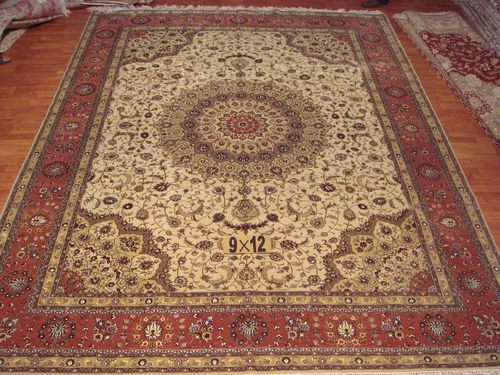 We are one of the leading and exclusive Manufacturers and Exporters of Hand TUFFTED Carpets and Hand Silk Carpets - Shaggy Rugs . since last 25 years from Ind