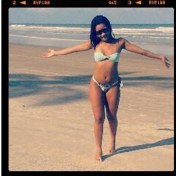 SUPER CHATA! Esposa do @McTomais Tenho ciumes do @NathMellO1 & da @maaryy___ ♥  Faça-me uma pergunta http://t.co/HD3xEKybMF . Segue? sigo de volta!