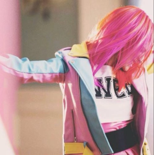 Sou Directioner, Belieber, Lovatic acho que vc ja intendeu que eu sou DIVA né Bitch