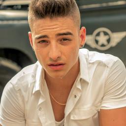 amo....a maluma..jajajaja TE AMO maluma, soy malumaniatica
