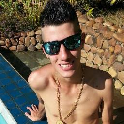 É que o lema é forga ,ostentar e ser FELIZ ♫♭♪