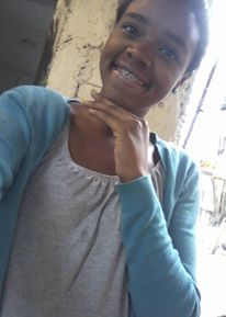 Menina super sinpatica as vezes ingnorante  , alegre, sentimental , boba . etc .  mais procuro dar tudoo dii mim rs ,
