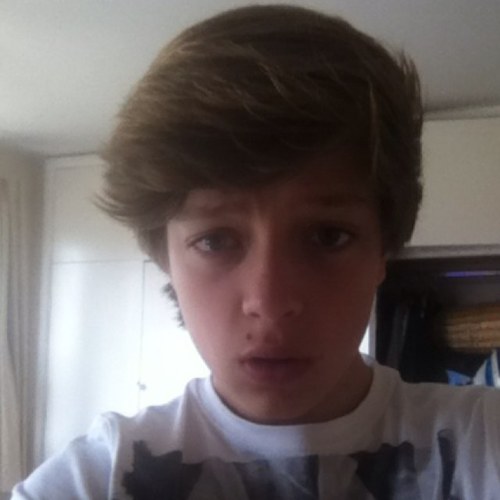Just another Music loving, KFC loving, KSI loving guy :D