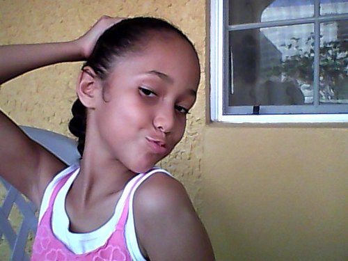 love to sing.loves pangents.