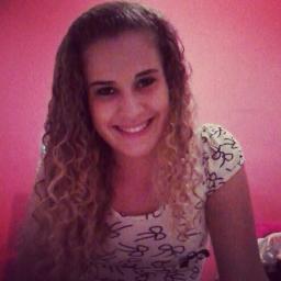 Saudade é um sentimento que quando não cabe no coração, escorre pelos olhos.. *-*