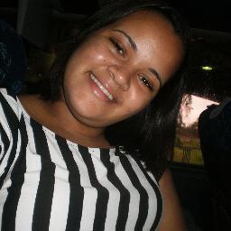 .Atrás de um sorriso escondo tantas lágrimas Atrás do paraíso tá tão cinza e sem graça E o que eu preciso é de você comigo.@luansantana