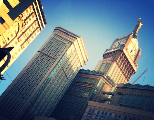 اللهم اجعلني خير ابنه وخير أخت وخير صديقه وخير حبيبه ومن الكرماء و صنّاع السعادة اجعلني يا الله كغيمة مرت روت، ثم ولت ❤️