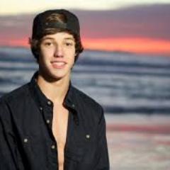 i just love Cameron Dallas :)