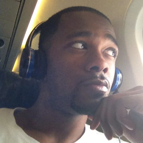 I bet i the livest funniest nigga u know! wanna book me for a show! hit me up on da low