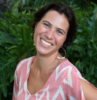 Sun worshiper. Cappuccino drinker. SUPer. Mother of 2. I coach mothers to launch successful niche online communities. Founder, Moms for Moms Communities.