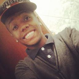 Penso em você, em seu olhar. Penso em fugir e te levar. Sonho pra nunca acordar. ♪  //  Face : http://t.co/eaXX06ZC ~.