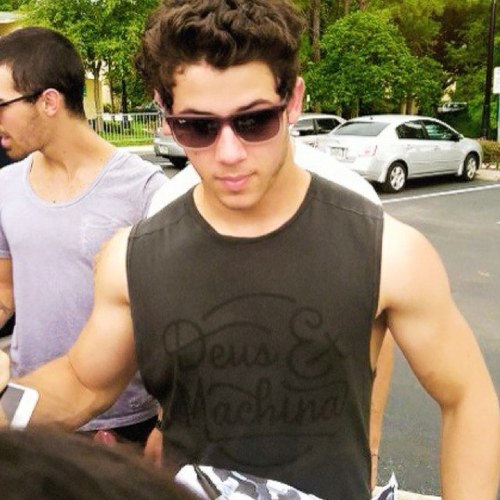 @NickJonas is my idol & inspiration in Life. I luv him w all my heart. @JonasBrothers RT me on 2/25/11 & Followed me on 3/4/11 ♥ met Nick on 4.4.12 ♥