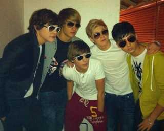 soy super divertida, siempre estoy feliz, amo a  one direction y a big time rush :) me gusta conocer nuevas perosonas y hacer nuevos amigos..