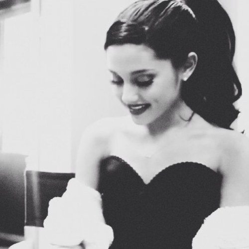 2 girl that love ariana and justin