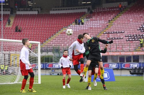 13 anni. #precotto giocato a #sansiro prima di Milan-Palermo. House music faccio s/o a chi mi segue. seguimi: #rt #teamfollowback #autofollow #follow4follow