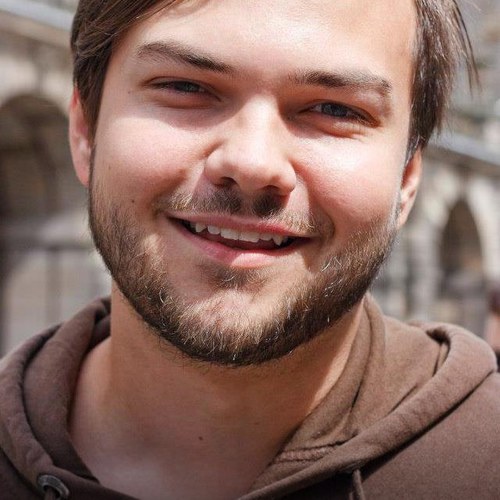 Tf. sammankallande för Miljöpartiets riksvalberedning. Exilumebo som landat i Stockholm. Twittrar privat.