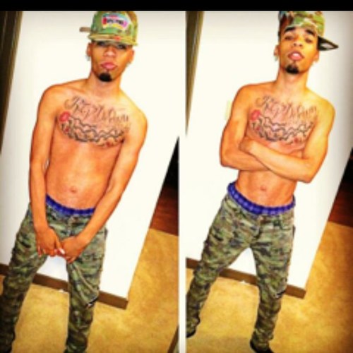 If your Wondering Who ^^ this guy is just Follow me and you'll find out :) #FollowBack , #Freak
