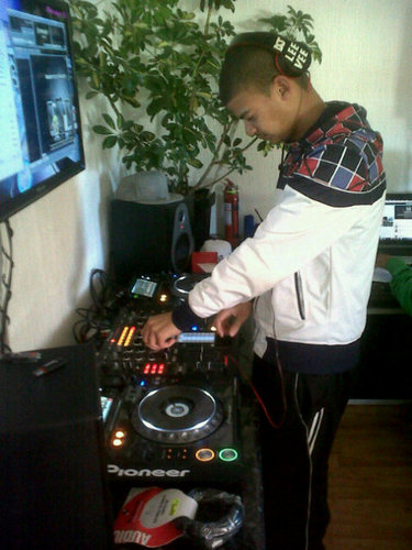 Caring guy,with a big heart for muSic..Earz for Beats,not for girls Bullshit..down to earth guY and verY frienDLy..#Dj'RyLee