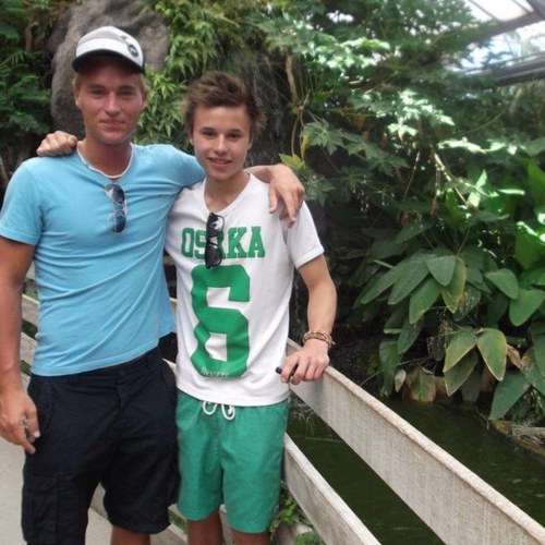 Ne sousestimais pas l'amour d'un frere. La vie elle m'appartien. Partis trop tot j'ai le coeur vide. Peace