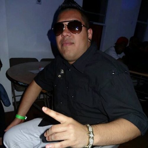 Soy mejor conosido como Nightwriter. Soy cantante y compositor de reggaetón. Para negocios musicales contactame a Nightwriterbsm@gmail.com.