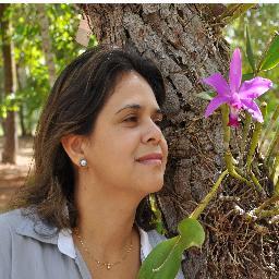 Mulher cristã, forte, guerreira, esposa e mãe zelosa. Uma jornalista inspirada por Deus.