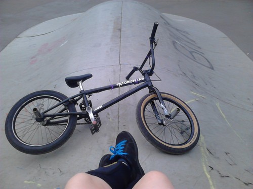 Ich bin eine Bmxerin aus Leidenschaft und ich liebe Kunst und Kultur, ich bin so zu sagen eine außergewöhnliche Frau.