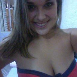 ''Por isso, troco minhas dúvidas e incertezas por algo que me faça sorrir, me traga paz e leveza.''