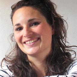 Freelance journalist voor kranten en magazines. Travelwriter, avonturier, wedstrijdzeilster, aandacht voor mens&maatschappij, nieuwsgierig, groepsmens.