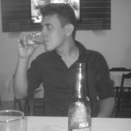 Alcoólatra profissional, amante sensual.Mestre nos encantos.E apaixonado por você! -À 18 anos enchendo o seu mundo de poesia!-https://t.co/fDlV84rlHv