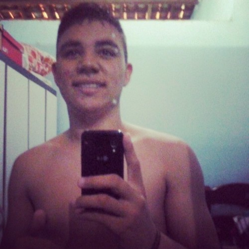 -Viver a Vida Ate o Dia Que Deus Determinar , Não Parar Por Qualquer Desavenças , Pois Aquilo Que Você Ganha De Pessoas Especias Nem São De Troca e Nem De Venda